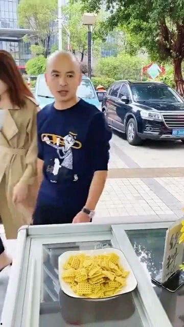 外甥小姨吃瓜,揭秘家庭欢乐时光