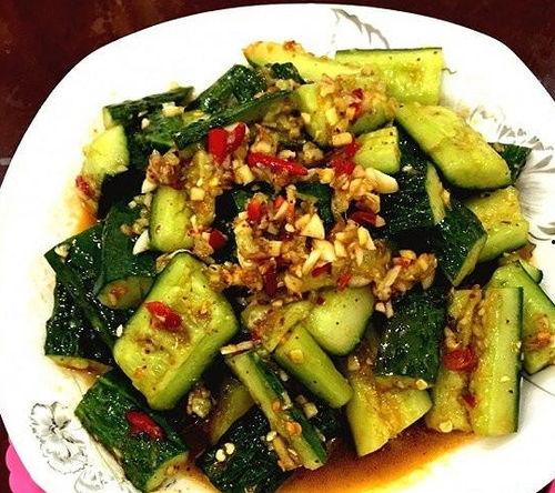 黄色瓜可以凉拌吃,黄色瓜凉拌，美味又健康