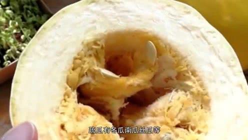 别人用刀切瓜给我吃,共享美食的温馨瞬间