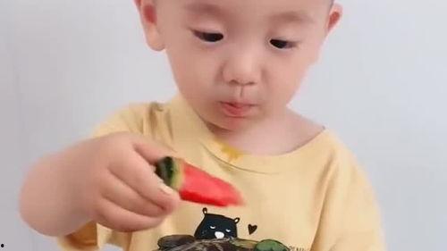 公主宝宝吃瓜,公主宝宝甜蜜吃瓜记